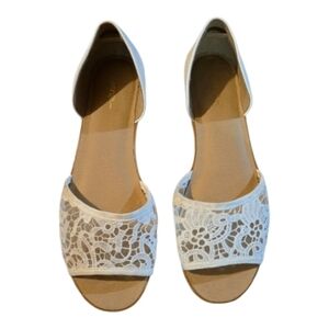 Free With Purchase✨️White  Sandals with Lace Front